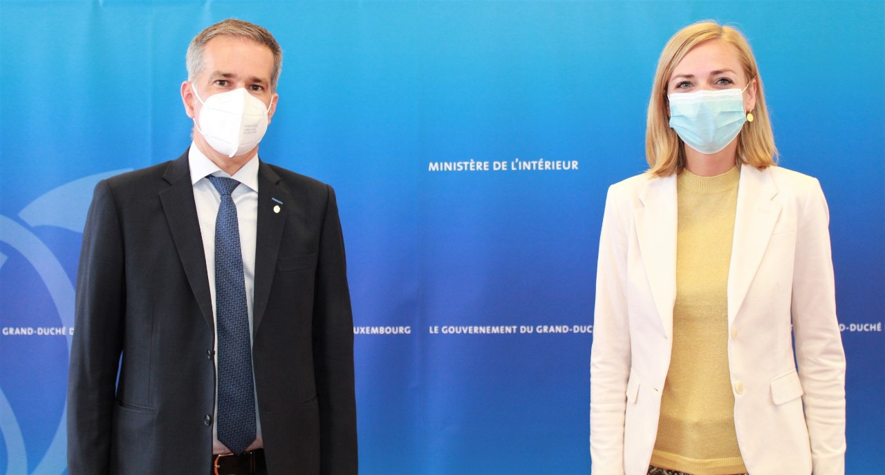 (de g. à dr.) Jean-Paul Kieffer, échevin de la commune de Remich ; Taina Bofferding, ministre de l'Intérieur