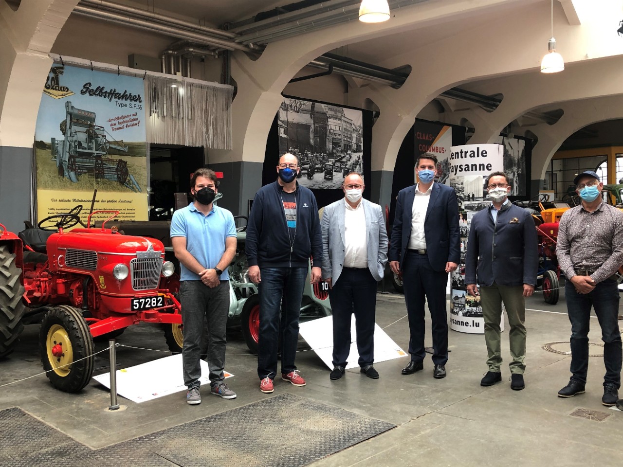 Tom Sauber (Secrétaire de l'asbl Conservatoire National de Véhicules historiques), Claude Haagen (Bourgmestre de Diekirch), Romain Schneider (ministre de l'Agriculture, de la Viticulture et du Développement rural), Lex Delles (ministre du Tourisme), Georges Carbon (Président de l'asbl Conservatoire National de Véhicules historiques), Comité Conservatoire National de Véhicules historiques