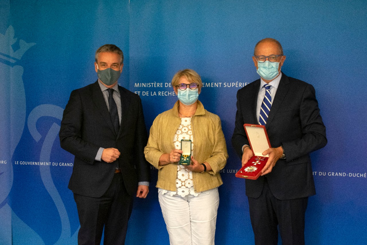 (de g. à dr.) Claude Meisch, ministre de l’Enseignement supérieur et de la Recherche ; Joëlle Fromes ép. Colling ; Hubert Jacobs van Merlen