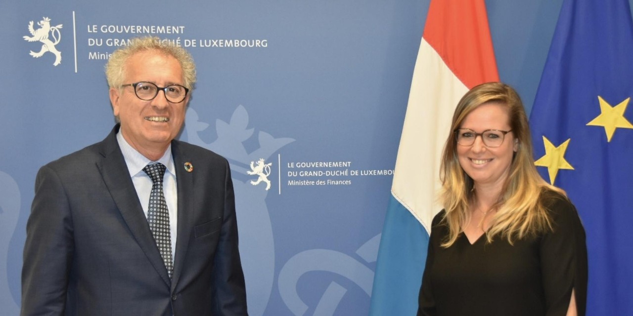Pierre Gramegna avec Maureen Wiwinius, présidente du Commissariat aux assurances