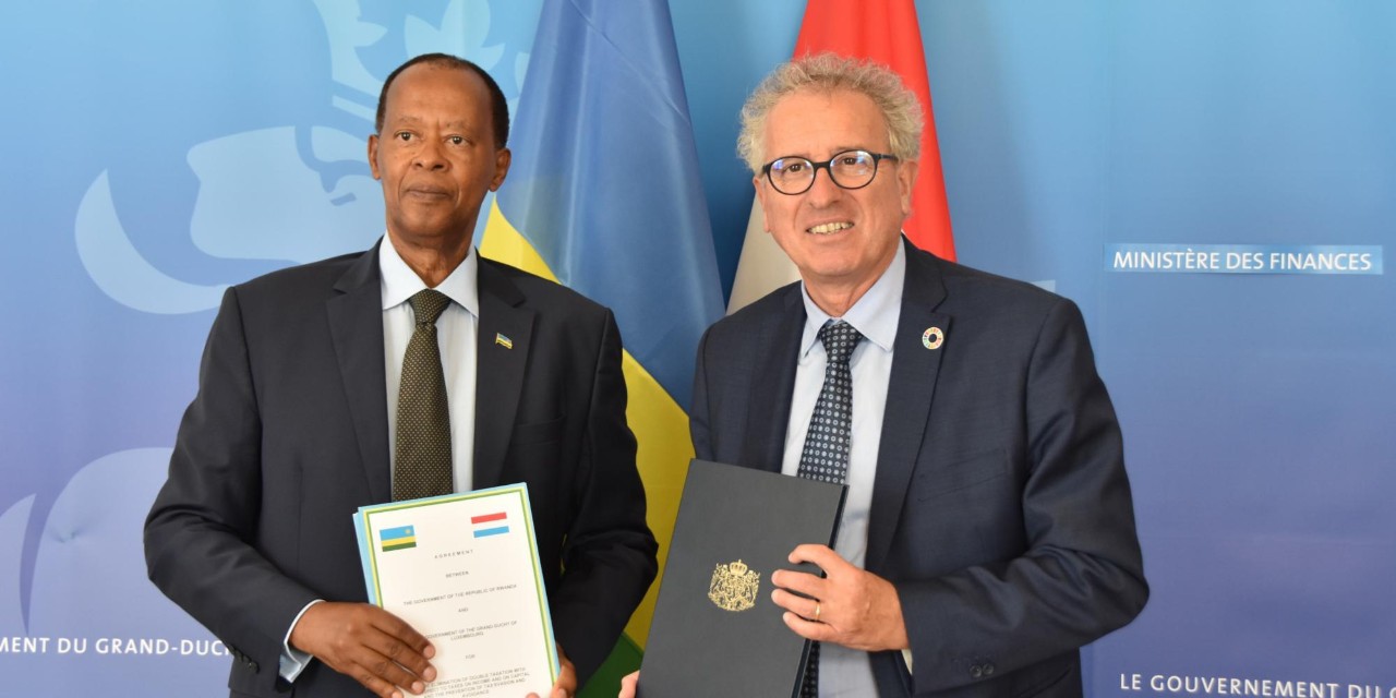 Pierre Gramegna avec Dieudonné Rugambwa Sebashongore, ambassadeur de la république du Rwanda au Luxembourg