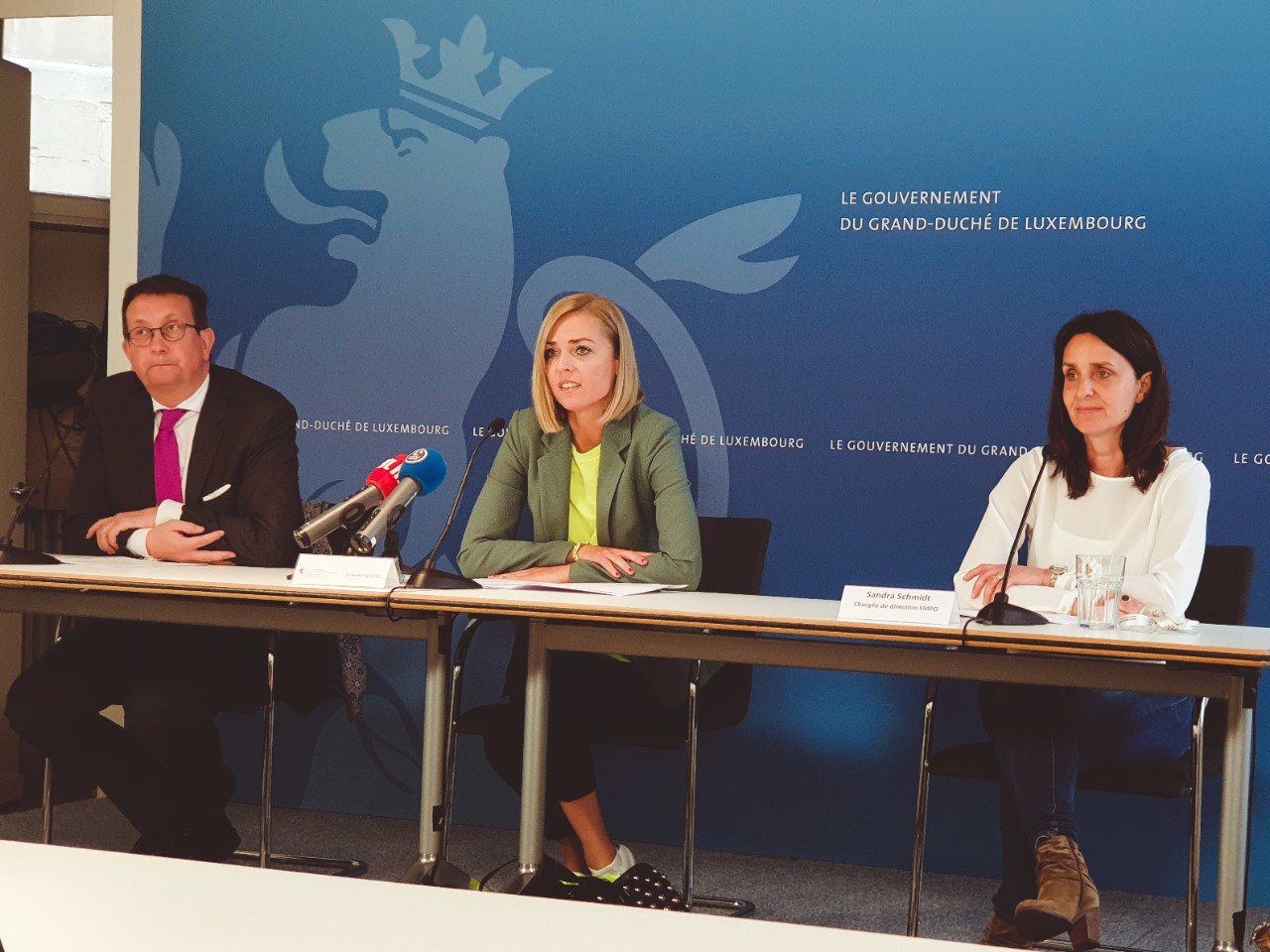 (de g. à dr.) Maurice Bauer, président de la Fondation Maison de la porte ouverte ; Taina Bofferding, ministre de l’Égalité entre les femmes et les hommes ; Sandra Schmidt, chargée de direction de la Fondation Maison de la porte ouverte