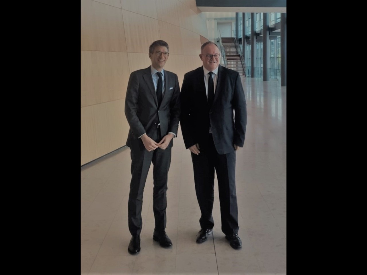 (de g. à dr.) Pierre-Yves Dermagne, Vice-Premier ministre et ministre de l’Economie et du Travail de la Belgique Romain Schneider, ministre de la Sécurité sociale