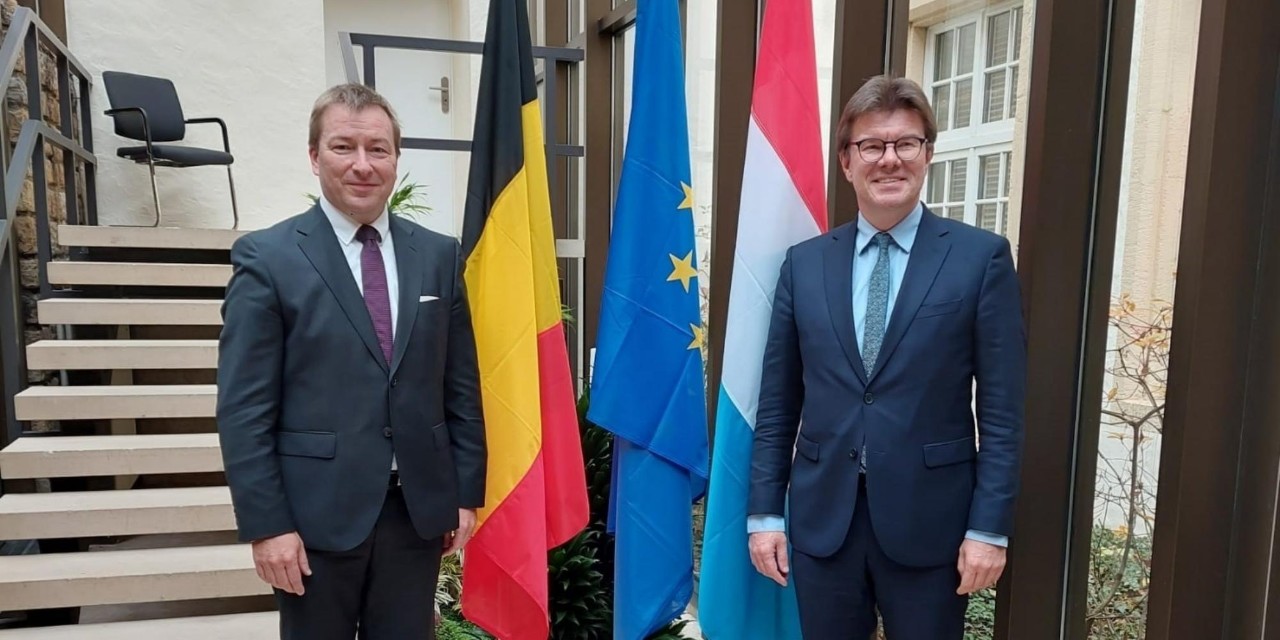 (de g. à dr.) Marc Hansen, ministre de la Fonction publique ; Sven Gatz, ministre du gouvernement de la Région de Bruxelles-Capitale