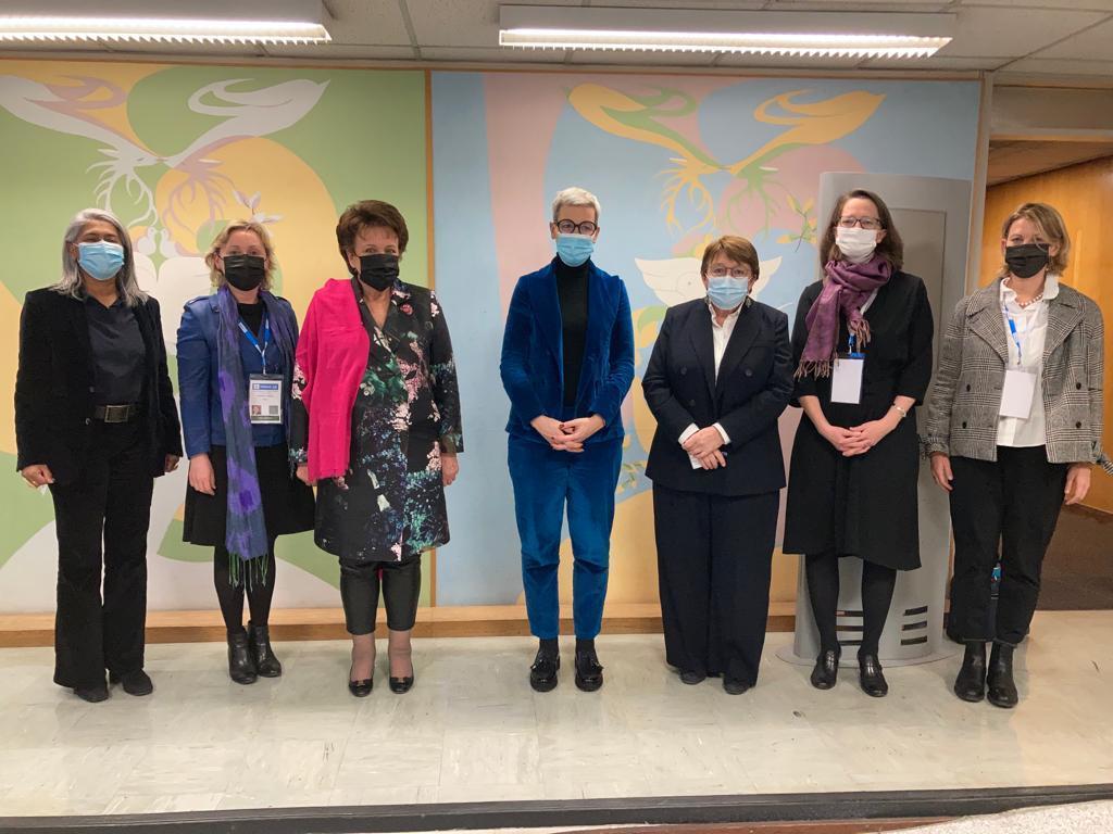 (de g. à dr.) Véronique Roger-Lacan, ambassadrice, déléguée permanente auprès de l’Unesco ; Séverine Fautrelle, conseillère affaires européennes et internationales, francophonie et droit d'auteur ; Roselyne Bachelot-Narquin, ministre de la Culture française ; Sam Tanson, ministre de la Culture ; Martine Schommer, ambassadrice, déléguée permanente auprès de l’Unesco ; Barbara Zeches, conseillère affaires européennes et internationales ; Catherine Decker, secrétaire générale, Commission nationale pour la coopération avec l’Unesco