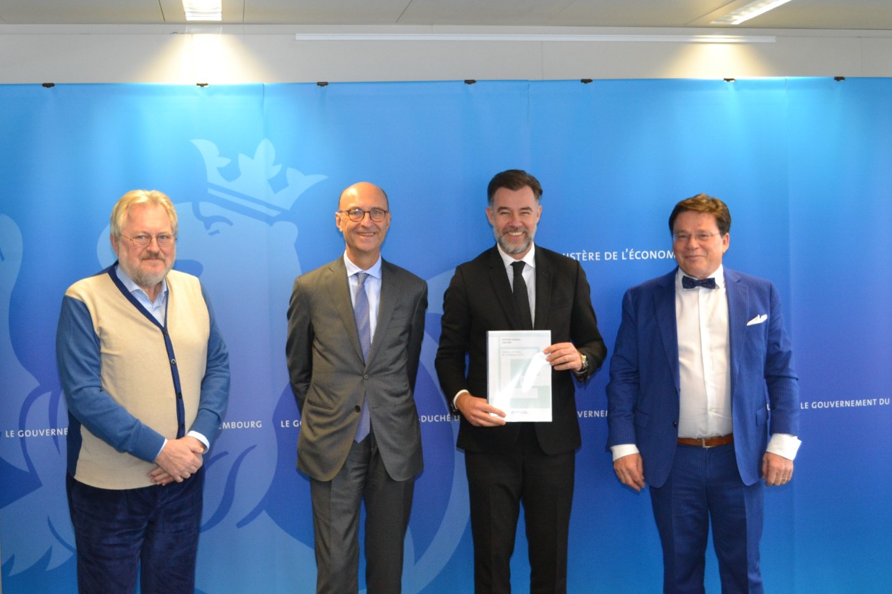 Le président du Conseil national de la productivité (CNP), Serge Allegrezza, et les deux vice-présidents, Jean-Claude Reding et Michel Wurth ont remis leur rapport annuel 2020-2021 au ministre de l’Économie, Franz Fayot.
