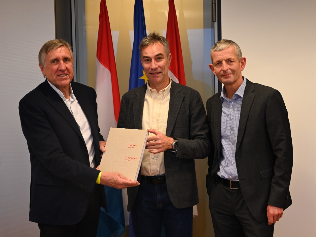 (de g. à dr.) François Bausch, ministre de la Mobilité et des Travaux publics; Jean Leyder, directeur honoraire de l’Administration des bâtiments publics; Luc Dhamen, directeur de l’Administration des bâtiments publics