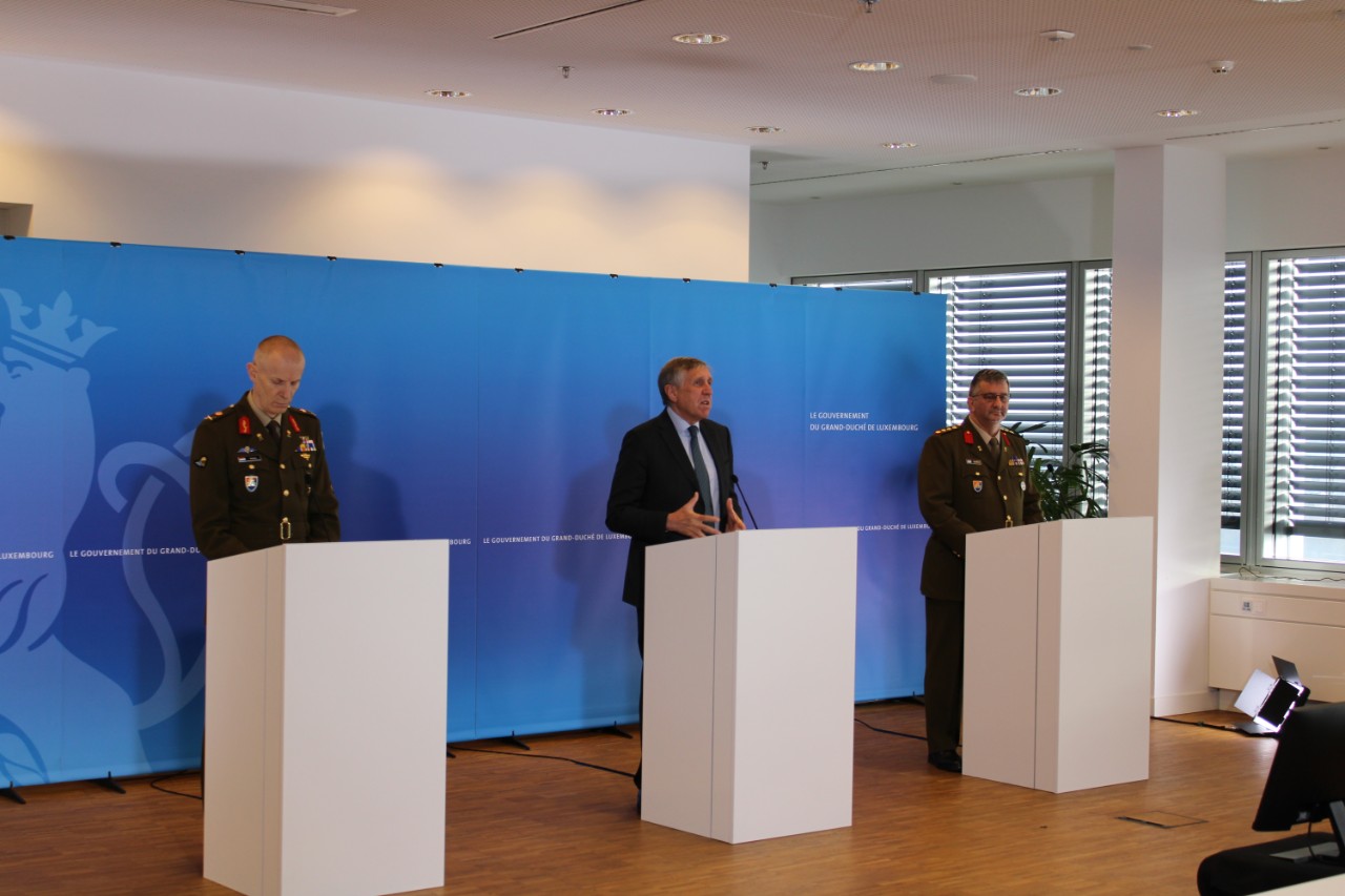 Général Steve Thull, chef d’état-major de l’armée ; François Bausch, Vice-Premier ministre, ministre de la Défense ; colonel Yves Kalmes, commandant des Forces