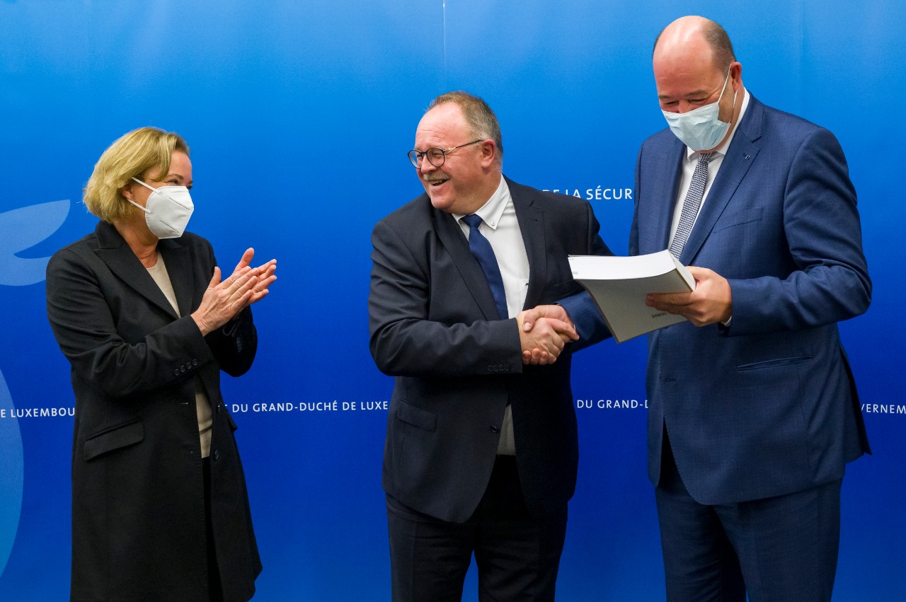 Paulette Lenert, Vice-Premier ministre, ministre déléguée à la Sécurité sociale ; Romain Schneider, ministre de la Sécurité sociale sortant ; Claude Haagen, ministre de la Sécurité sociale