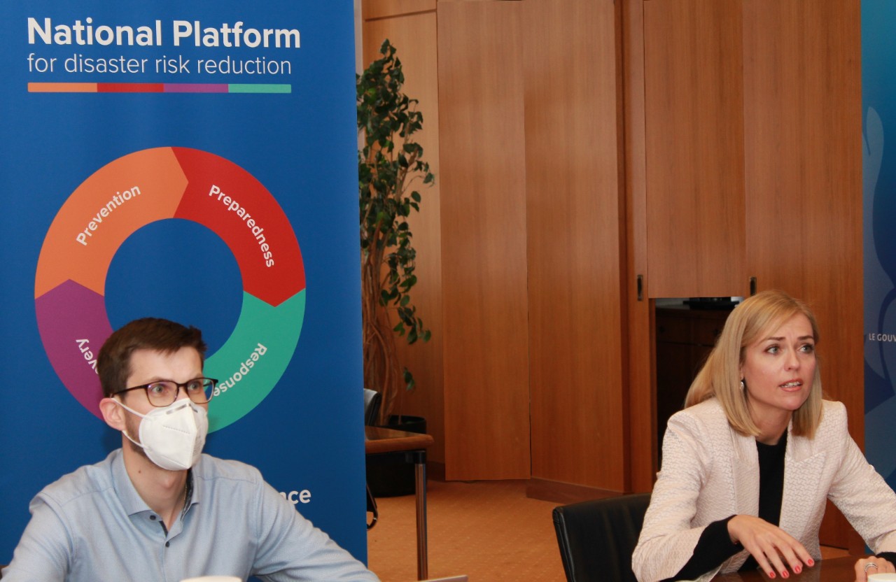 (de g. à dr.) Pol Henrotte, coordinateur de la plateforme ; Taina Bofferding, ministre de l'Intérieur