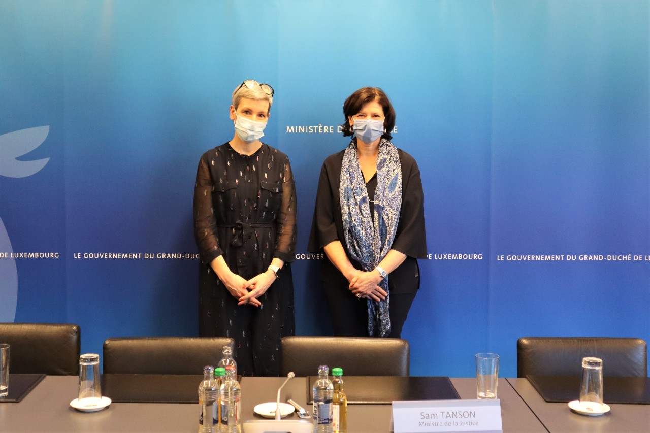 (de g. à dr.) Sam Tanson, ministre de la Justice ; Me Valérie Dupong, bâtonnière, Ordre des avocats du barreau de Luxembourg