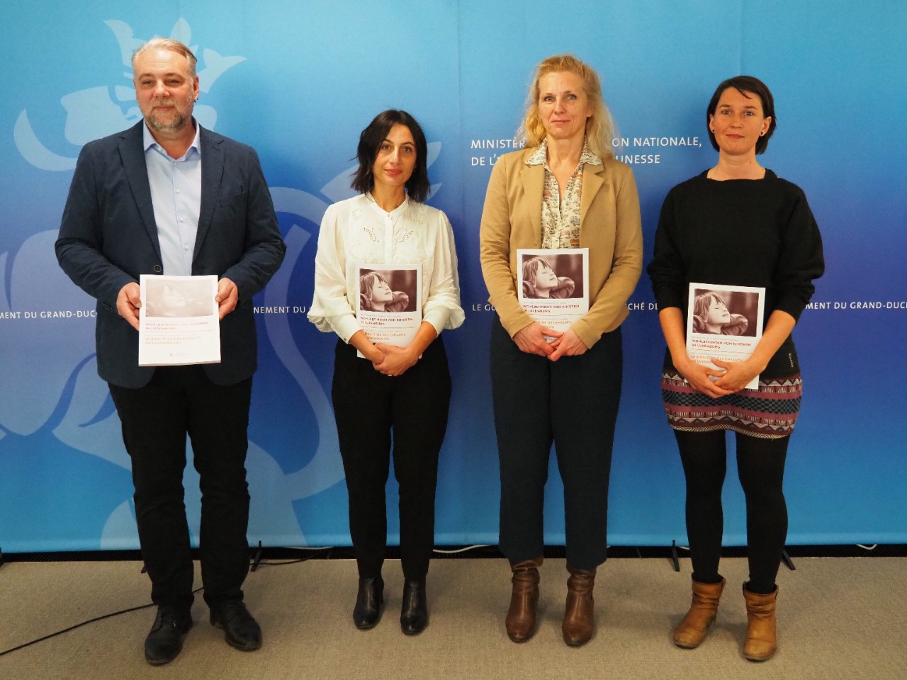 Photo de groupe - Présentation du premier «Kannerbericht» pour le Luxembourg
