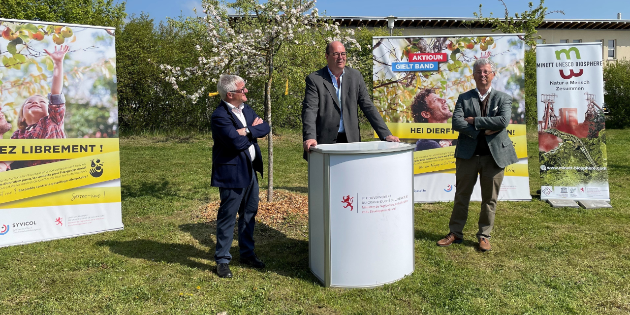 (de g. à dr.) Paul Weimerskirch, bourgmestre de la Ville de Schifflange, membre du comité PRO-SUD ; Claude Haagen, ministre de l’Agriculture, de la Viticulture et du Développement rural ; Emile Eicher, président du Syvicol