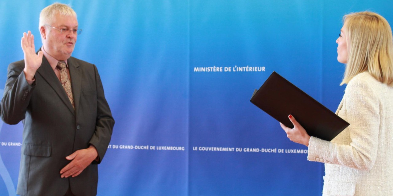 Assermentation de Nico Jacobs, échevin de la commune de Putscheid par Taina Bofferding, ministre de l'Intérieur