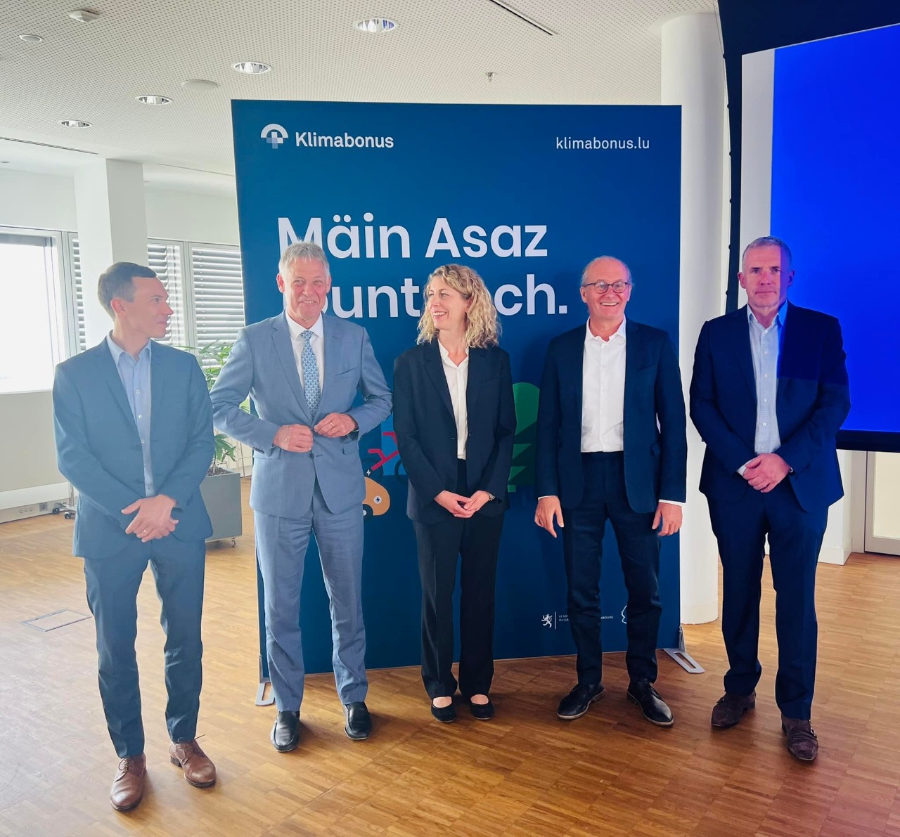 (de g. à dr.) Fenn Faber, directeur Klima-Agence ; Henri Kox, ministre du Logement ; Joëlle Welfring, ministre de l'Environnement, du Climat et du Développement durable ; Claude Turmes, ministre de l'Énergie ; Tom Oberweis, président de la Chambre des métiers