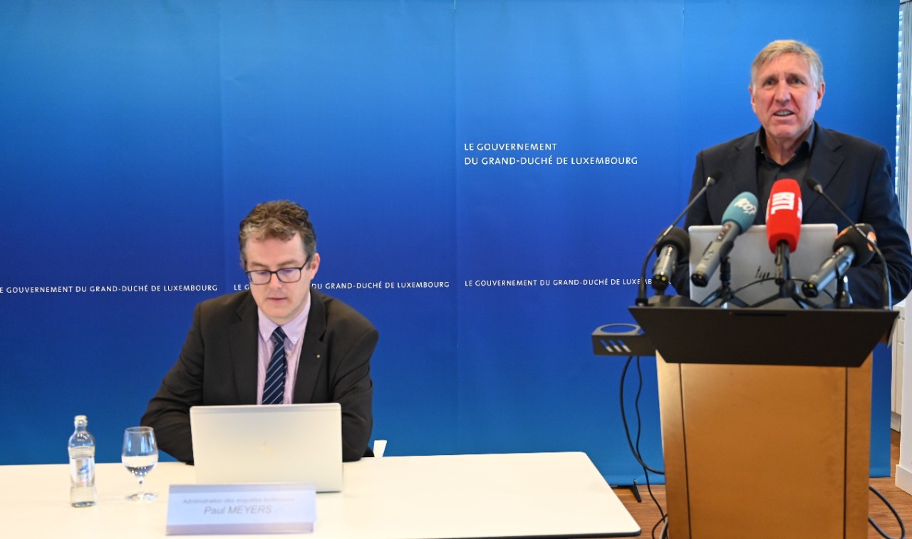 (de g. à dr.) Paul Meyers, directeur de l'Administration des enquêtes techniques (ministère de la Mobilité et des Travaux publics) ; François Bausch, ministre de la Mobilité et des Travaux publics
