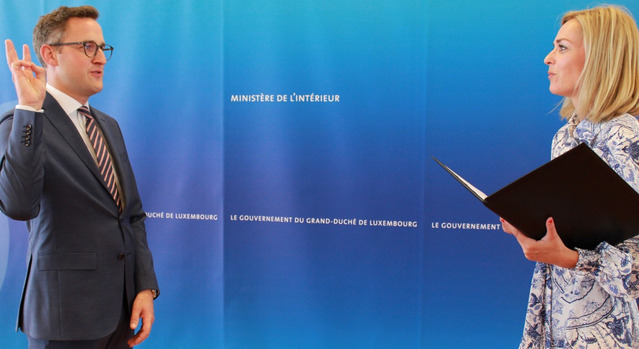 (de g. à dr.) Georges Keipes, échevin de la commune de Clervaux ; Taina Bofferding, ministre de l'Intérieur