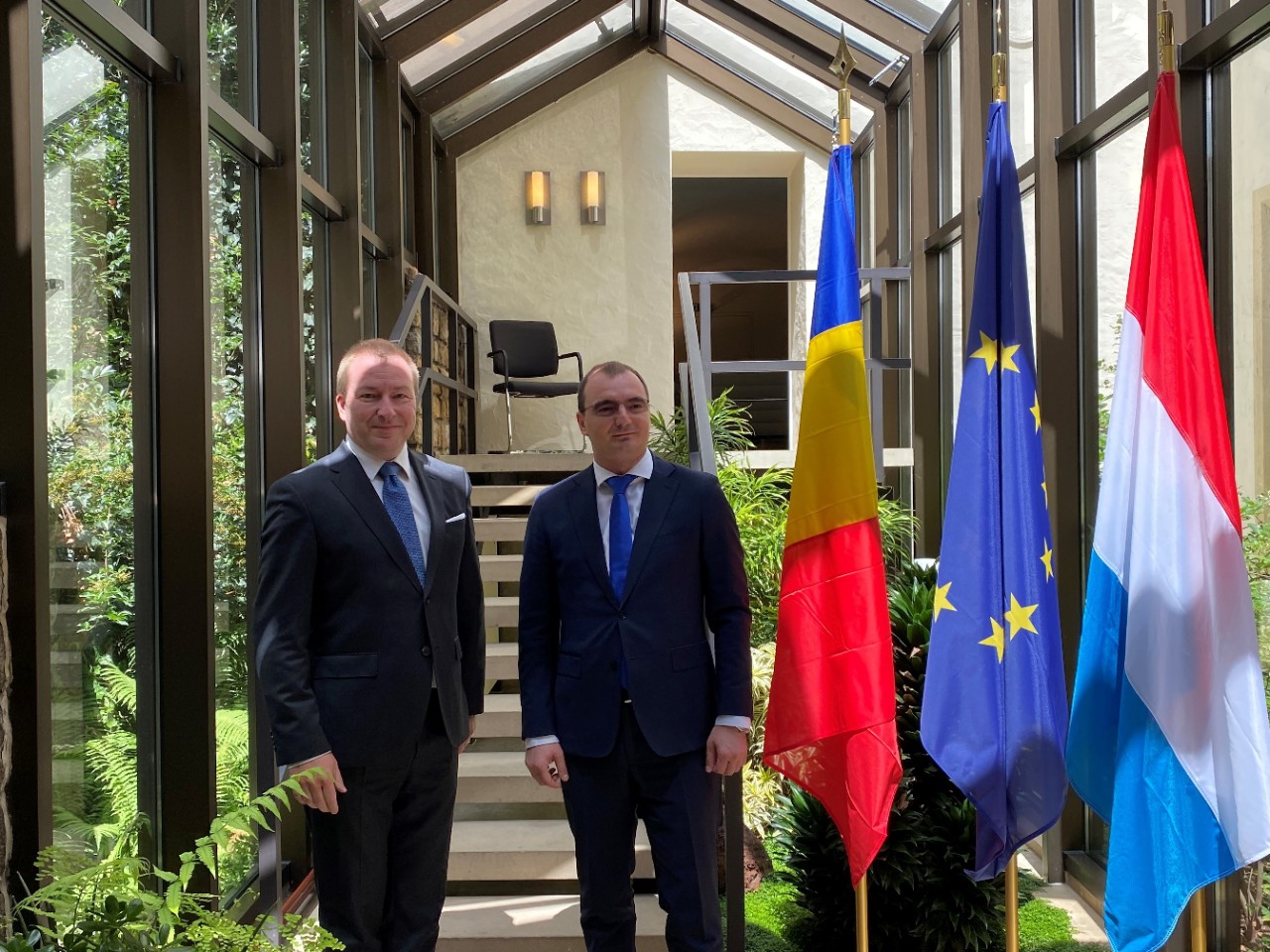 (de g. à dr.) Marc Hansen, ministre délégué à la Digitalisation ; Iulian Popescu, secrétaire d’État à la Recherche, l’Innovation et la Digitalisation de la Roumanie
