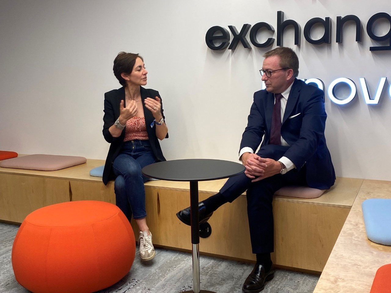 (de g. à dr.) Catherine Barba, entrepreneuse française, fondatrice et CEO de PEPS Lab ; Marc Hansen, ministre délégué à la Digitalisation