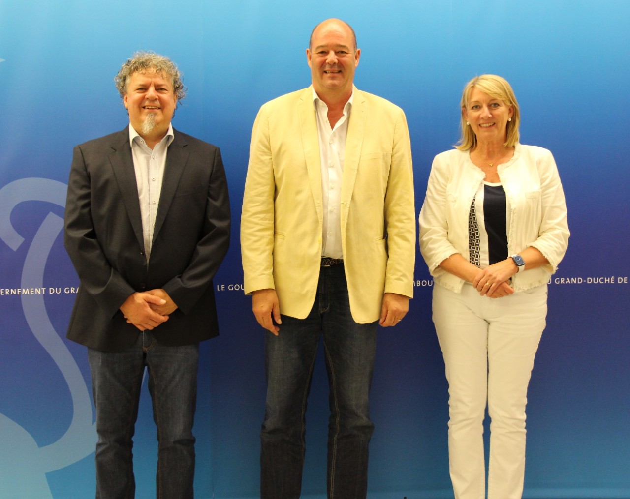 (de g. à dr.) Denis Mancini, membre du directoire et directeur services ambulatoires ; Claude Haagen, ministre de la Sécurité sociale ; Dr. Carine Federspiel, présidente de l’Association Luxembourg Alzheimer