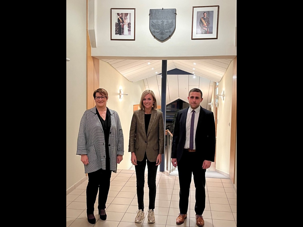 (de g. à dr.) Malou Kasel, échevine de la commune de Colmar-Berg ; Taina Bofferding, ministre de l‘Égalité entre les femmes et les hommes ; Christian Miny, bourgmestre de la commune de Colmar-Berg