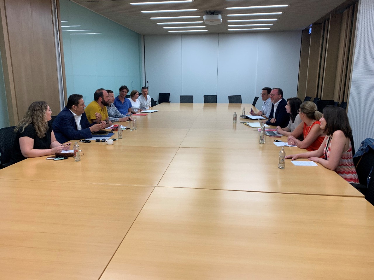 Photo de groupe lors de la réunion