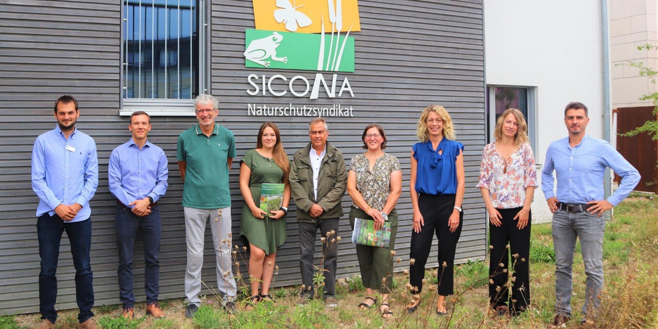 (de g. à dr.) Maurice Probst, responsable Service technique Sicona ; Fenn Faber, directeur de Klima-Agence ; Gaston Anen, membre du bureau Sicona Sud-Ouest ; Lisa Siebenaler, collaboratrice Service scientifique Sicona ; Lucien Franck, vice-président Sicona Sud-Ouest ; Dr Simone Schneider, responsable Service scientifique Sicona ; Joëlle Welfring, ministre de l’Environnement, du Climat et du Développement durable ; Nora Elvinger, ministère de l’Environnement, du Climat et du Développement durable ; Gilles Biver, ministère de l’Environnement, du Climat et du Développement durable