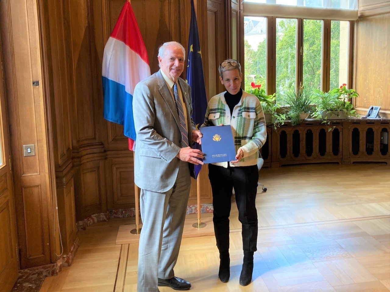 (de g. à dr.) S.E. Thomas Barrett, ambassadeur des États-Unis au Luxembourg ; Sam Tanson, ministre de la Justice