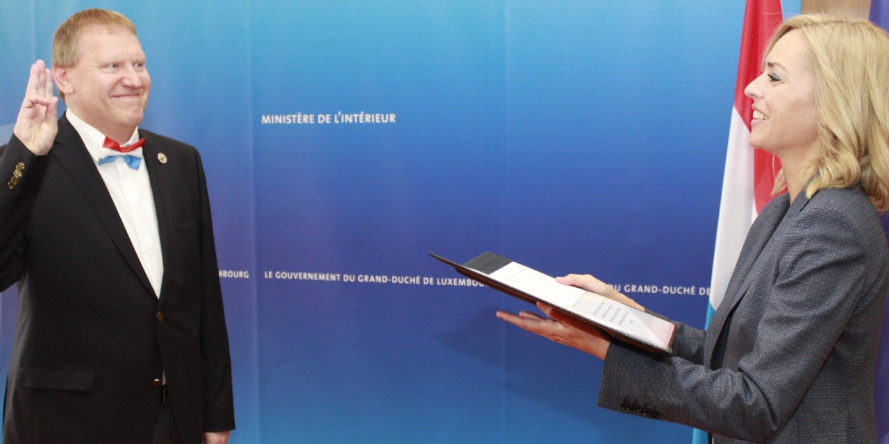 (de g. à dr.) Pascal Nicolay, échevin de la Ville d'Ettelbruck ; Taina Bofferding, ministre de l'Intérieur
