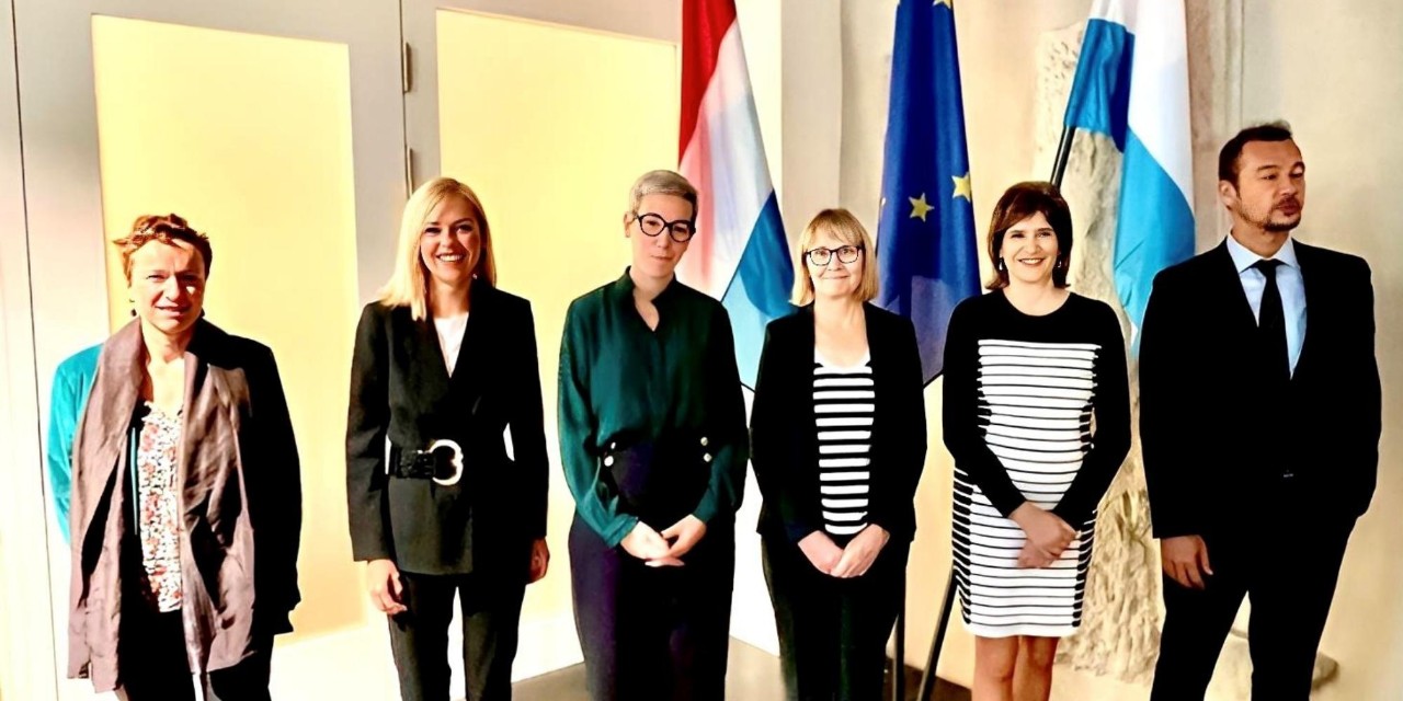 (de g. à dr.) Francoise Brié, membre du Grevio France ; Taina Bofferding, ministre de l’Égalité entre les femmes et les hommes ; Sam Tanson, ministre de la Justice ; Francoise Kempf, secrétariat GREVIO ; Helena Leitao, membre du Grevio Portugal ; Grégory Thuan, expert indépendant