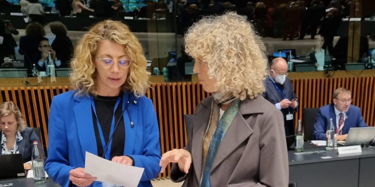 (de g. à dr.) Joëlle Welfring, ministre de l’Environnement, du Climat et du Développement durable ; Jennifer Lee Morgan, secrétaire d’État des Affaires étrangères pour la politique climatique internationale de la République fédérale d’Allemagne et ancienne directrice générale de Greenpeace International