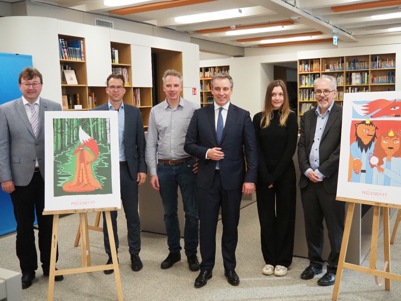 Jean-Claude Hemmer, Direkter vum Lycée Michel Rodange; Luc Marteling, Direkter vum Zenter fir d'lëtzebuerger Sprooch; Claude Meisch, Minister fir Educatioun, Kanner a Jugend; Mia Kinsch, Illustratorin; Romain Kohn, Coordinateur