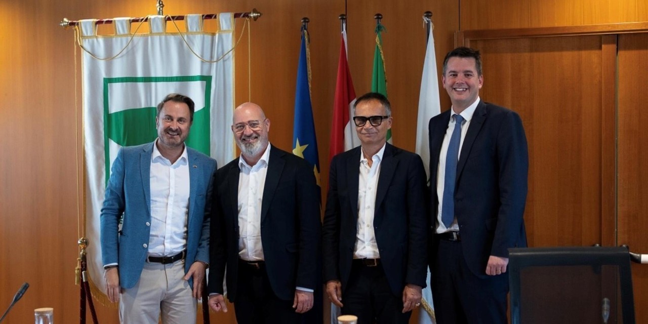 (de g. à dr.) Xavier Bettel, Premier ministre, ministre d'État ; Stefano Bonaccini, président de la région Émilie-Romagne ; Andrea Corsini, conseiller régional pour le tourisme de la région d'Émilie-Romagne ; Lex Delles, ministre du Tourisme, ministre des Classes moyennes