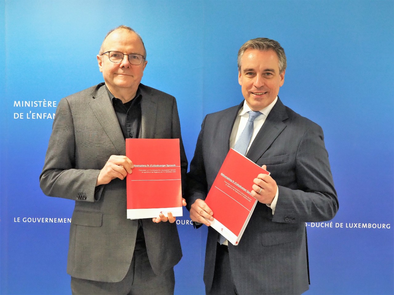 (de g. à dr.) Marc Barthelemy, commissaire à la langue luxembourgeoise ; Claude Meisch, ministre de l'Éducation nationale, de l'Enfance et de la Jeunesse