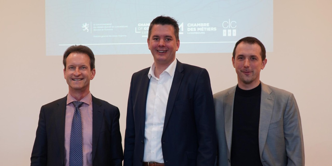 (de g. à dr.) Carlo Thelen, directeur général de la Chambre de commerce ; Lex Delles, ministre des Classes moyennes ; Tom Baumert, président du GIE Observatoire national des PME
