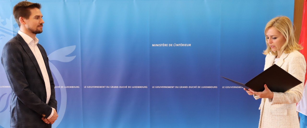 (de g. à dr.) Claude Hilbert, échevin de la commune d'Ell ; Taina Bofferding, ministre de l'Intérieur