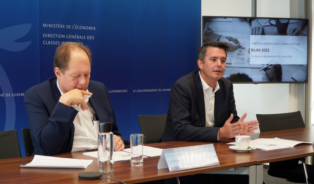(de g. à dr.) Gilles Scholtus, chargé de direction de la Direction générale des classes moyennes ; Lex Delles, ministre des Classes moyennes