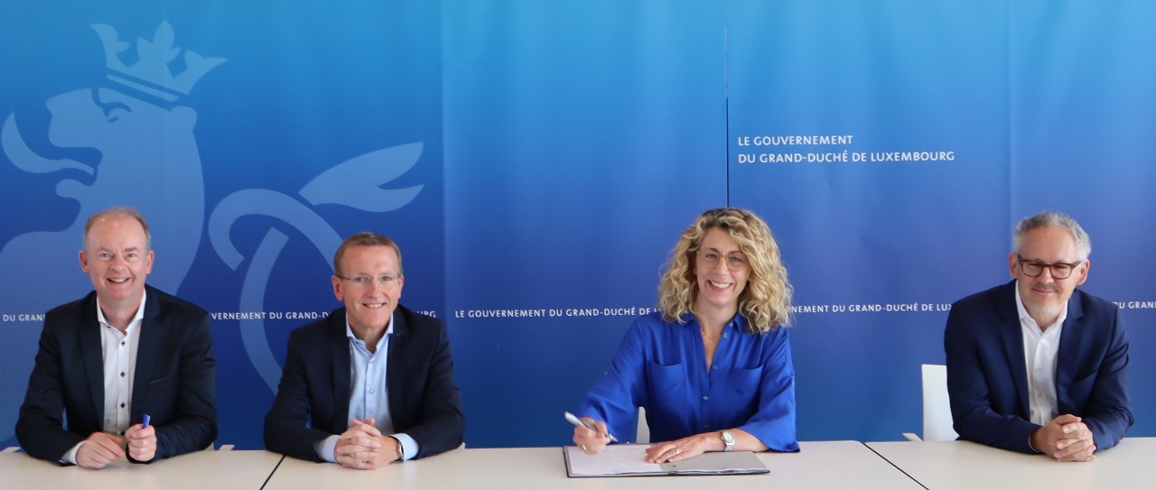(de g. à dr.) Andreas Cremer, Febiac ; Dominique Roger, Mobiz ; Joëlle Welfring, ministre de l'Environnement, du Climat et du Développement durable ; Philippe Mersch, Fedamo
