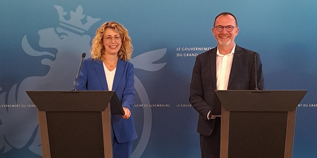 (de g. à dr.) Joëlle Welfring, ministre de l'Environnement, du Climat et du Développement durable ; Georges Engel, ministre du Travail, de l'Emploi et de l'Économie sociale et solidaire