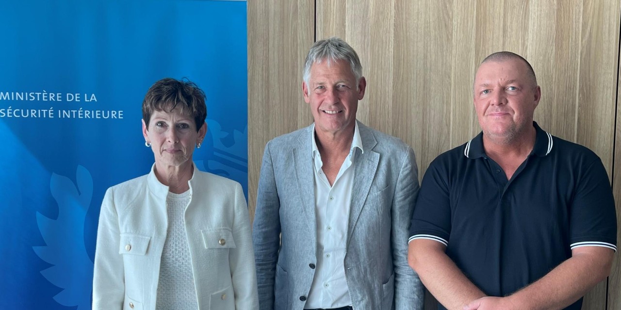 (de g. à dr.) Marlène Negrini, Présidente du SNPGL, Henri Kox, Ministre de la Sécurité intérieure, Christian Hoffmann, Secrétaire général du SNPGL