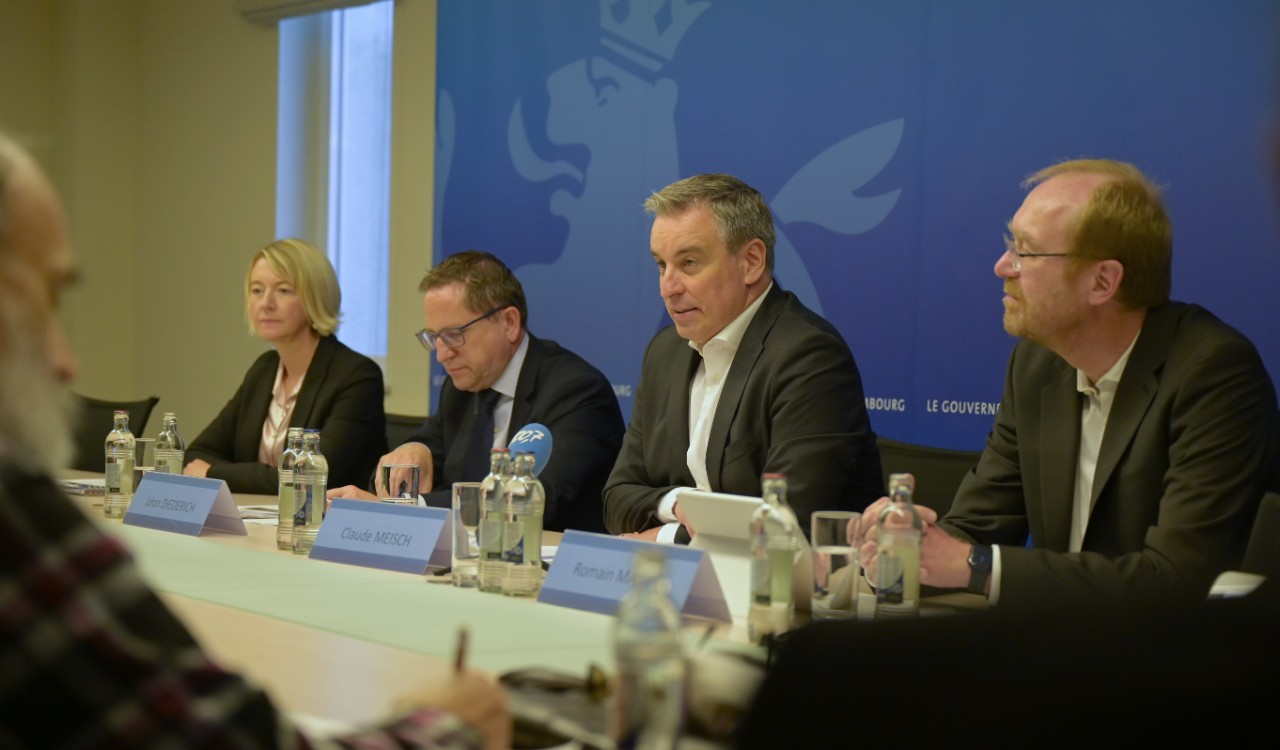 (de g. à dr.) Christiane Huberty, ministère de l’Enseignement supérieur et de la Recherche ; Léon Diederich, ministère de l’Enseignement supérieur et de la Recherche ; Claude Meisch, ministre de l’Enseignement supérieur et de la Recherche ; Romain Martin, ministère de l’Enseignement supérieur et de la Recherche