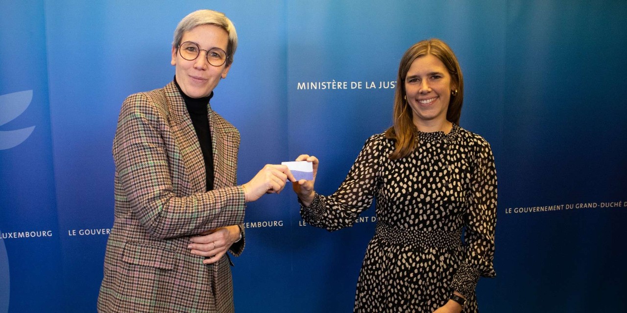 (de g. à dr.) Sam Tanson, ministre de la Justice sortante ; Elisabeth Margue, nouvelle ministre de la Justice