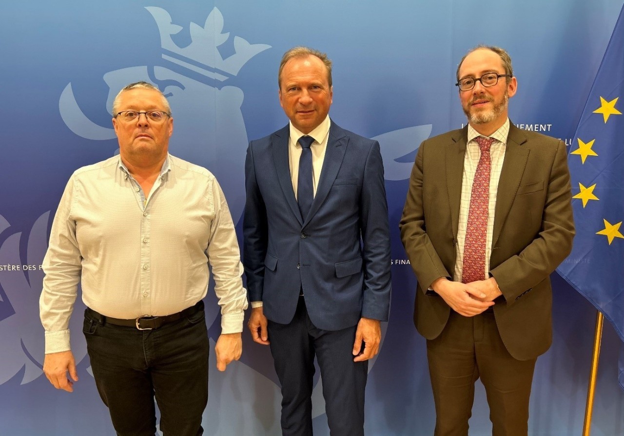 (de g. à dr.) Romain Heischbourg, chef de la Caisse de consignation ; Gilles Roth, ministre des Finances ; Bob Kieffer, directeur du Trésor