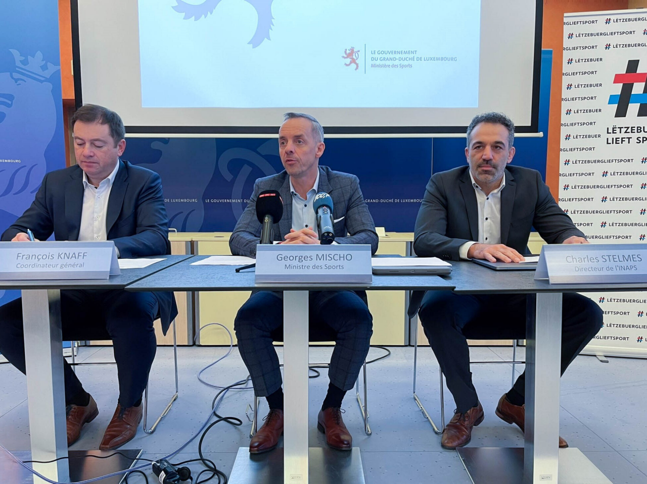 (de g. à dr.) François Knaff, coordinateur général, ministère des Sports; Georges Mischo, ministre des Sports; Charles Stelmes, directeur de l'Institiut national de l'activité physique et des sports (INAPS)