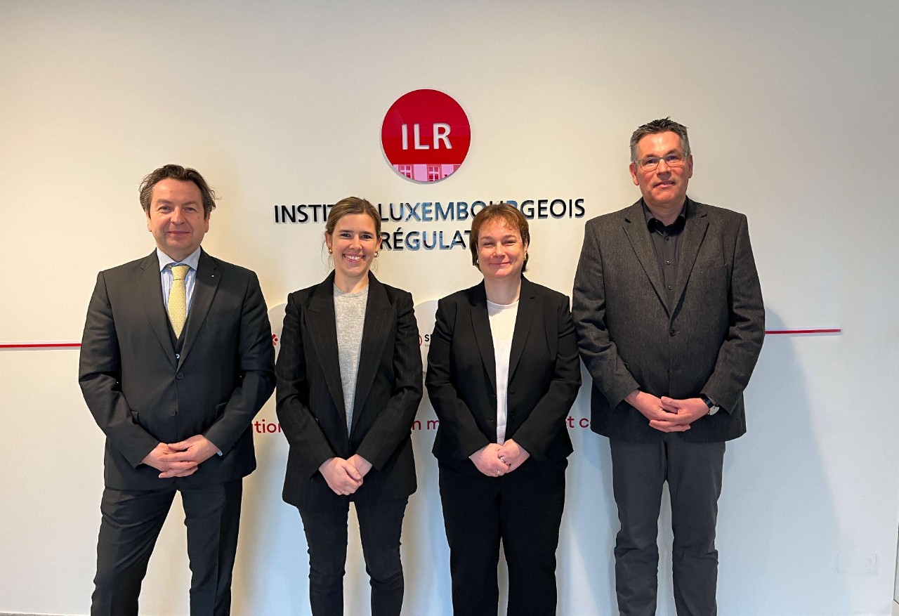(de g. à dr.) Luc Tapella, directeur de l'ILR ; Elisabeth Margue, ministre déléguée auprès du Premier ministre, chargée des Médias et de la Connectivité ; Sandra Wietor, directrice adjointe de l'ILR ; Claude Rischette, directeur adjoint de l'ILR