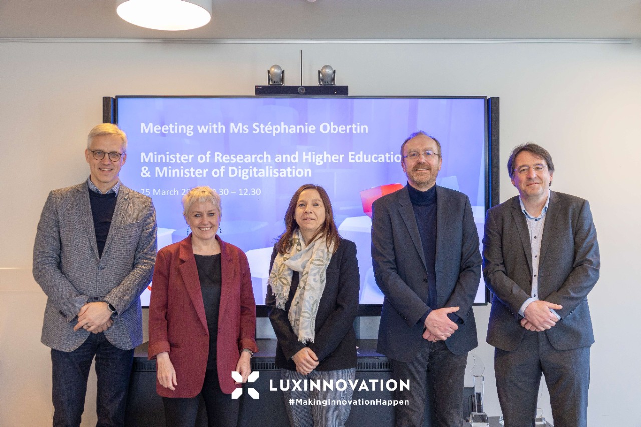 (de g. à dr.) Gaston Schmit, ministère de la Digitalisation; Sasha Baillie, directrice générale de Luxinnovation; Stéphanie Obertin, ministre de la Recherche et de l’Enseignement supérieur; Romain Martin, ministère de la Recherche et de l’Enseignement supérieur; Mario Grotz, président de Luxinnovation