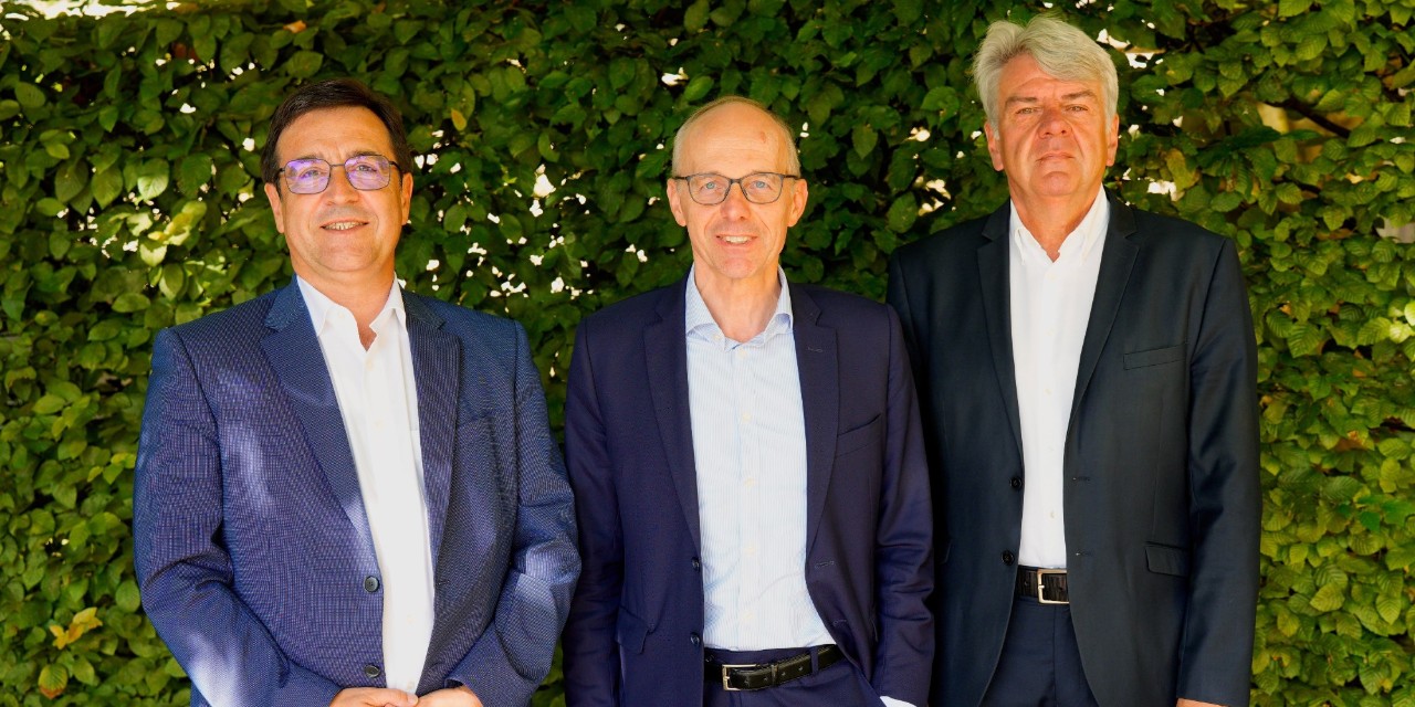(de g. à dr.) Steve Heiliger, secrétaire général de la CGFP ; Luc Frieden, Premier ministre ; Romain Wolff, président fédéral de la CGFP