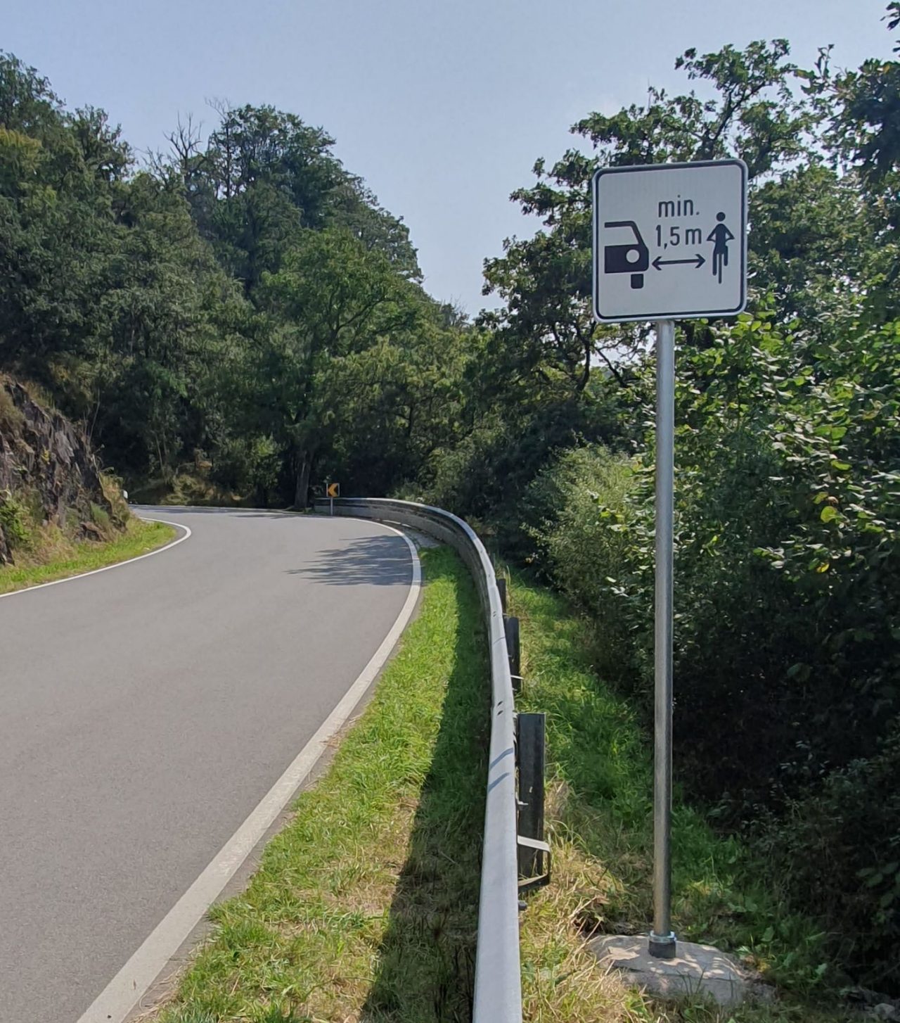 Nouveau panneau de signalisation pour automobilistes et cyclistes: une avancée majeure pour la sécurité sur les routes (26.08.2024)