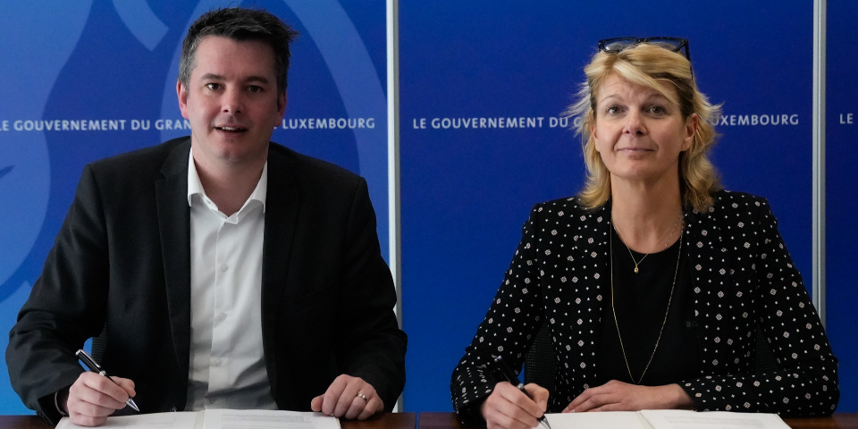 (de g. à dr.) Lex Delles, ministre de l'Économie, des PME, de l'Énergie et du Tourisme ; Aline Muller, CEO du LISER