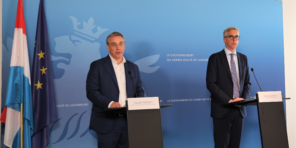 (de g. à dr.) Claude Meisch, ministre du Logement et de l’Aménagement du territoire ; Léon Gloden, ministre des Affaires intérieures